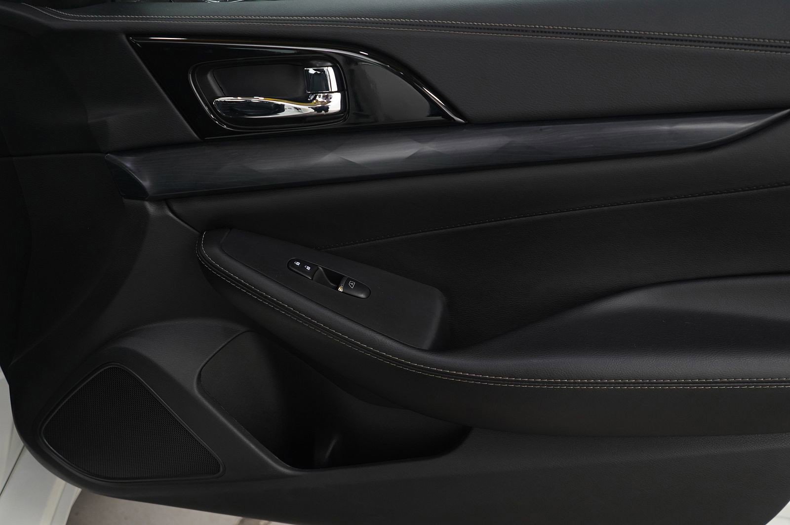 Used 2023 Nissan Maxima Platinum image 11