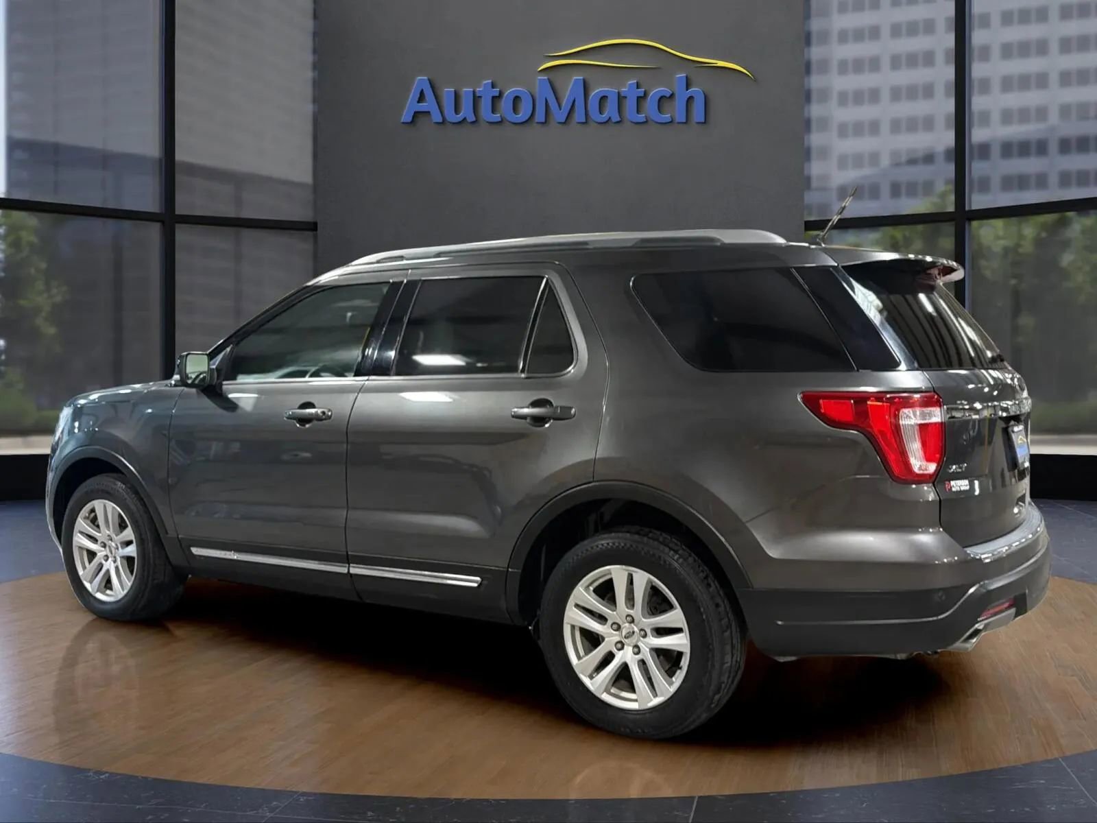 Used 2018 Ford Explorer XLT w/ Equipment Group 202A image 8