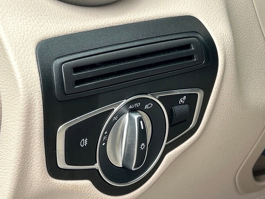 Used 2022 Mercedes-Benz GLC 300 image 57