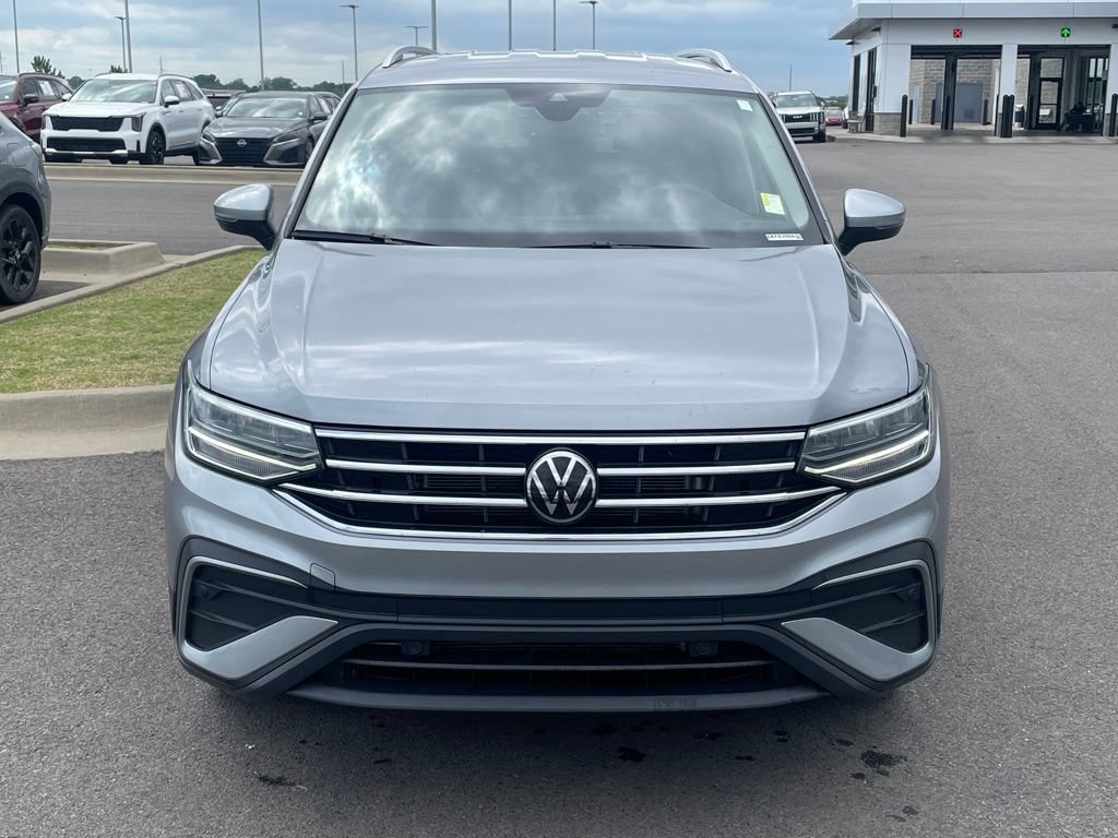 Used 2024 Volkswagen Tiguan SE w/ MDO Package, Two-Row AWD/4WD image 2