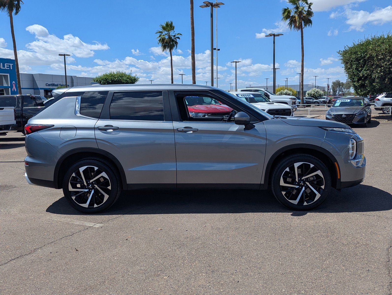 Used 2024 Mitsubishi Outlander SE AWD/4WD image 6