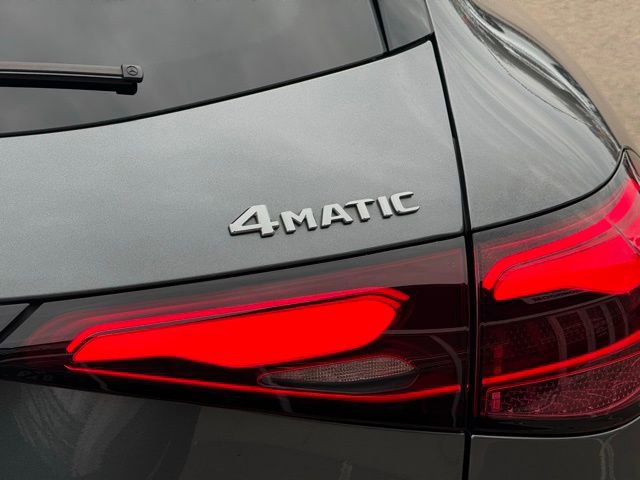 Used 2023 Mercedes-Benz GLC 300 GLC 300 image 9