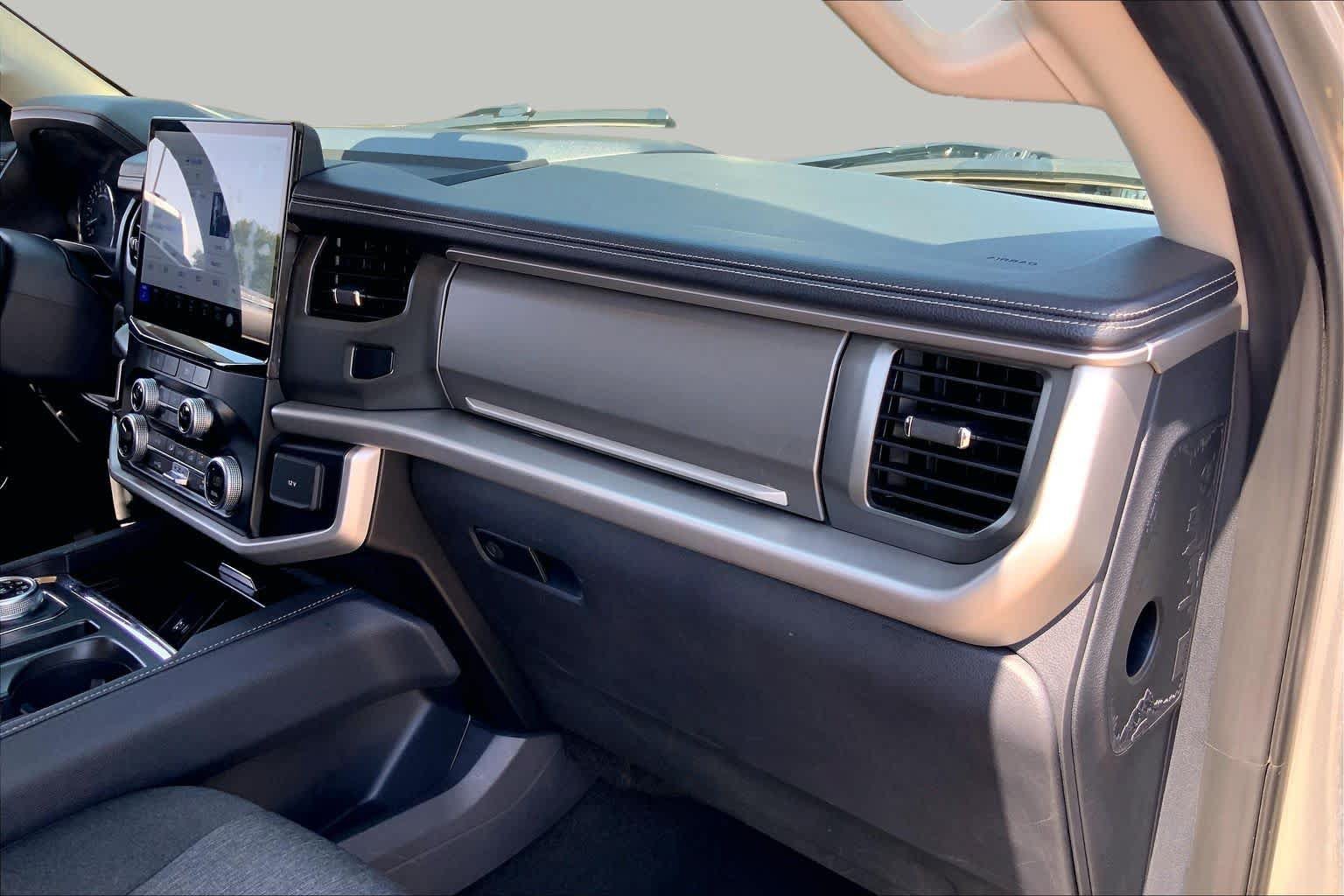Used 2024 Ford Expedition XLT AWD/4WD image 18