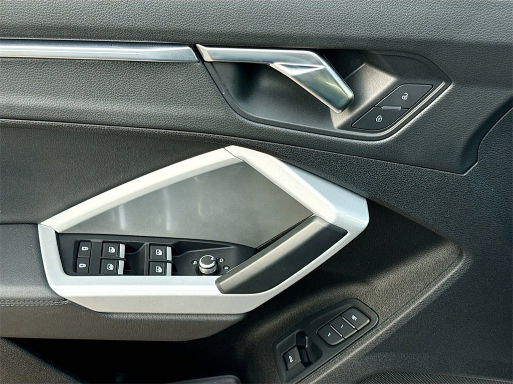 Used 2023 Audi Q3 2.0T Premium Plus w/ Premium Plus Package image 18