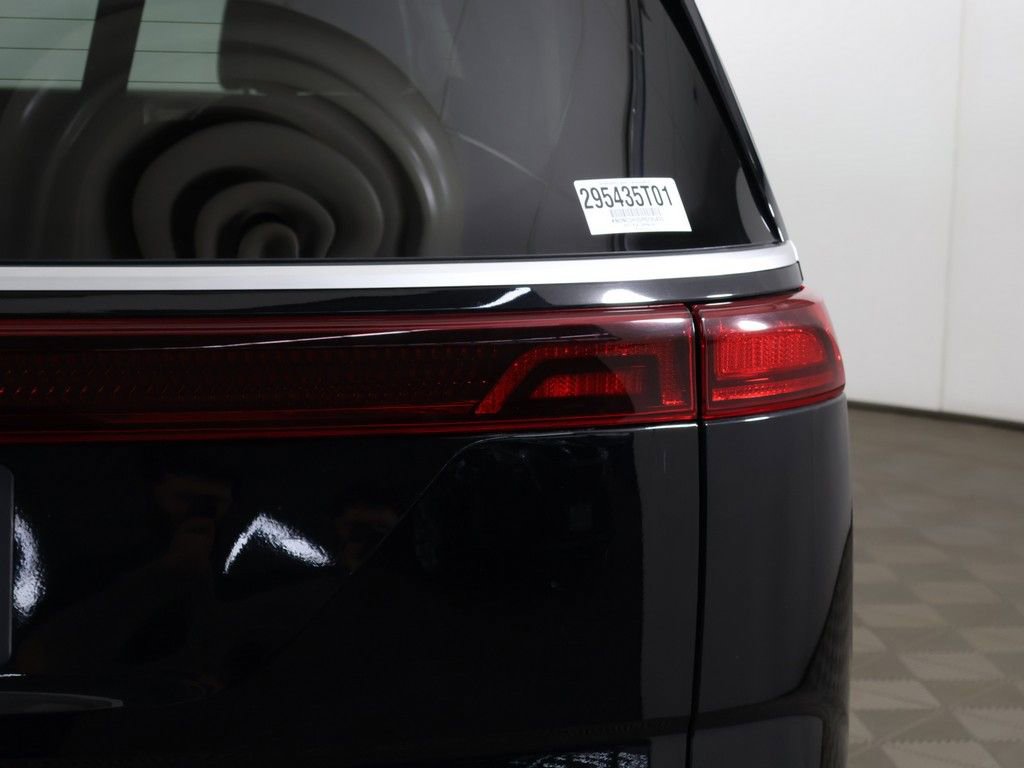 Used 2023 Kia Carnival EX FWD image 16