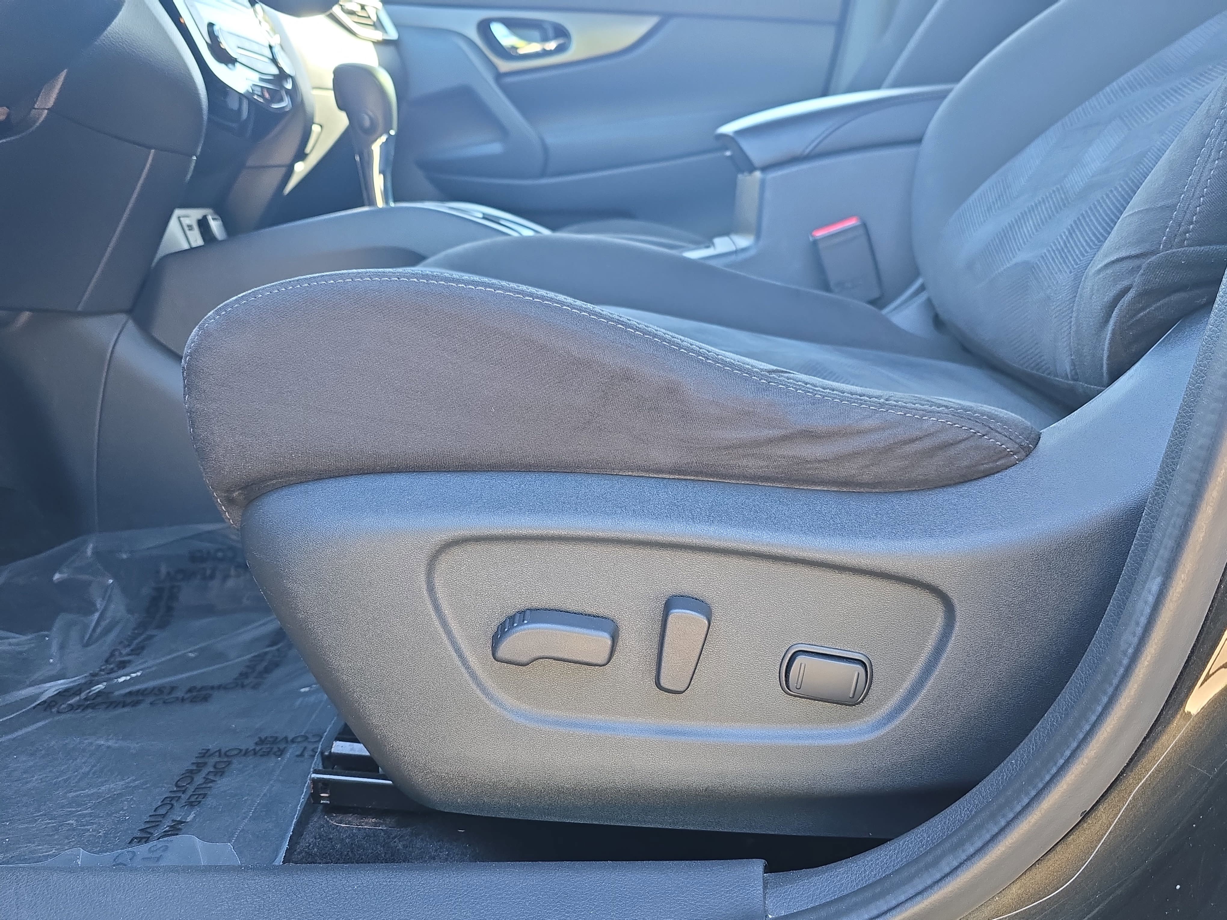 Used 2015 Nissan Rogue SV image 27