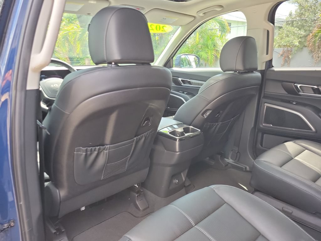 Certified 2024 Kia Telluride EX w/ EX Captain's Chair Package FWD image 15