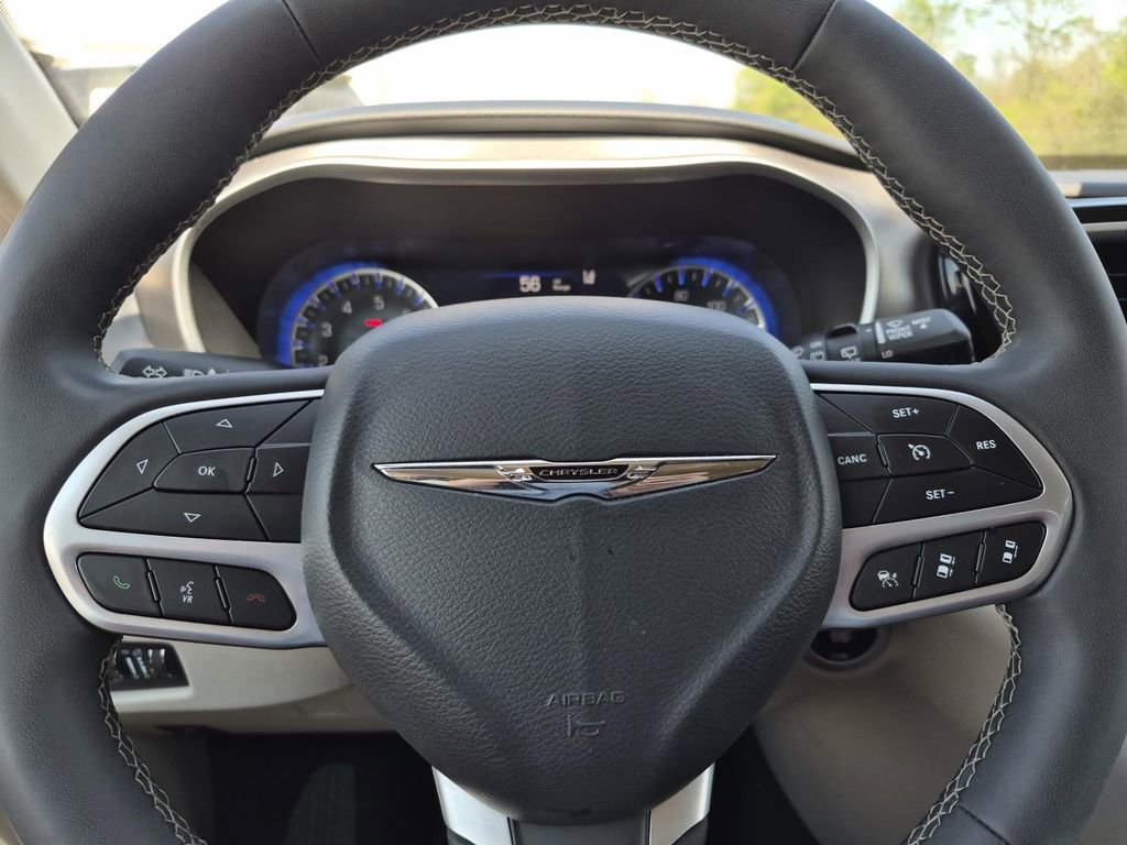 Used 2024 Chrysler Pacifica Touring-L FWD image 20