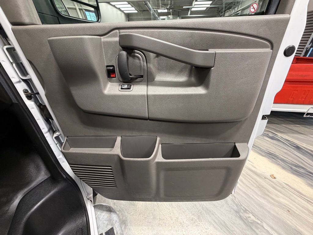 Used 2022 Chevrolet Express 2500 w/ Driver Convenience Package image 28