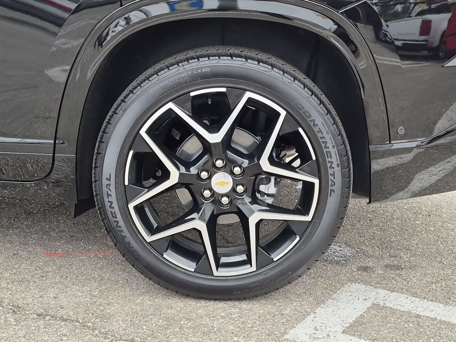 Used 2025 Chevrolet Traverse High Country w/ LPO, Floor Liner Package AWD/4WD image 9