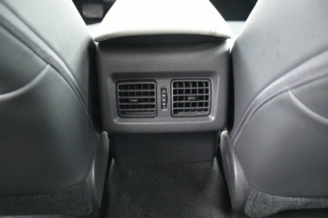 Used 2020 Toyota Camry XLE image 12