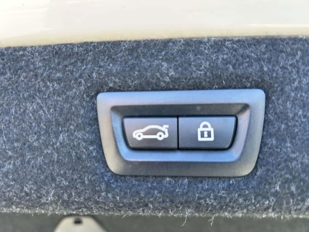 Used 2018 BMW 530i w/ Premium Package image 18