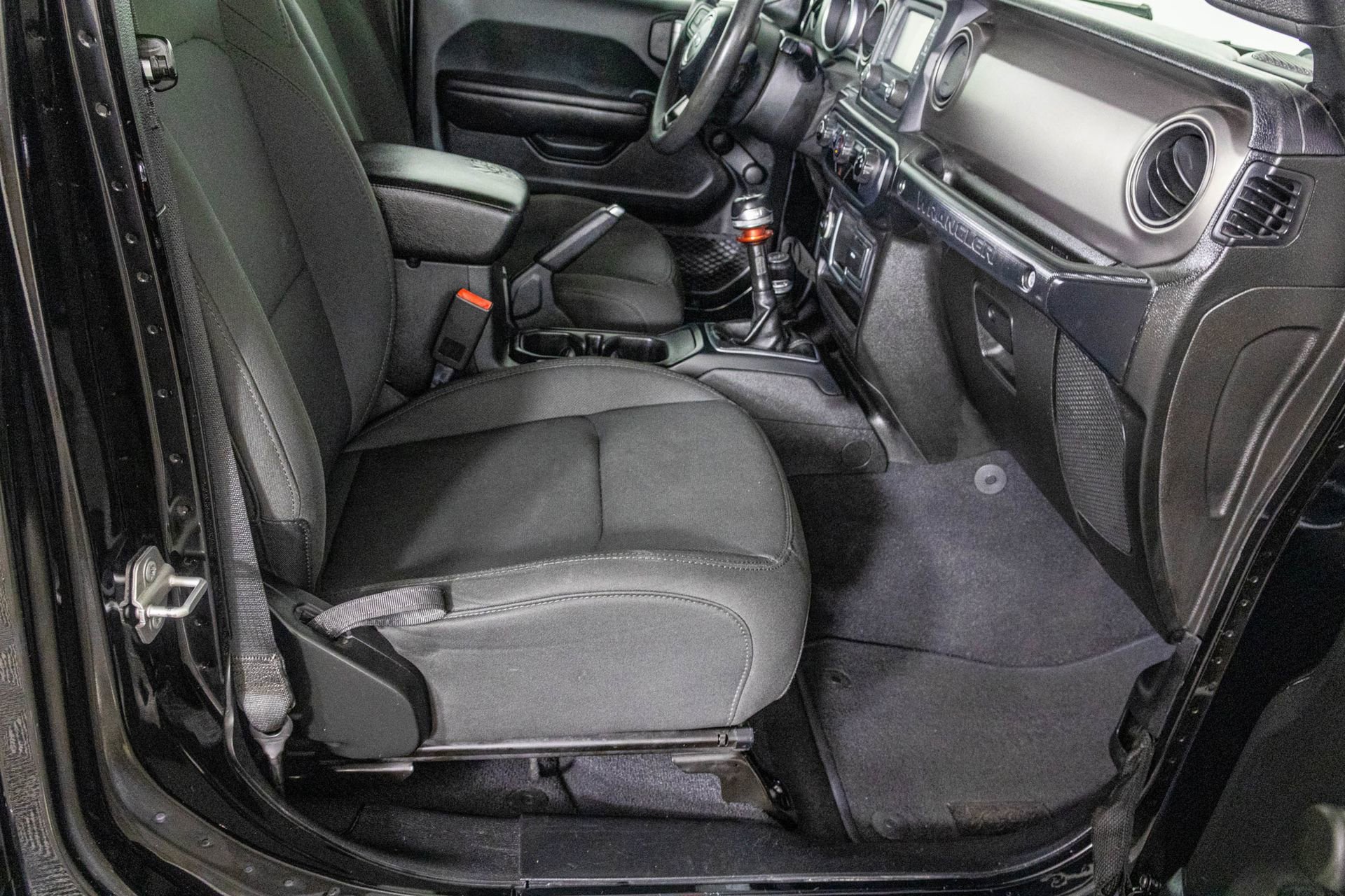 Used 2018 Jeep Wrangler Unlimited Sport image 36