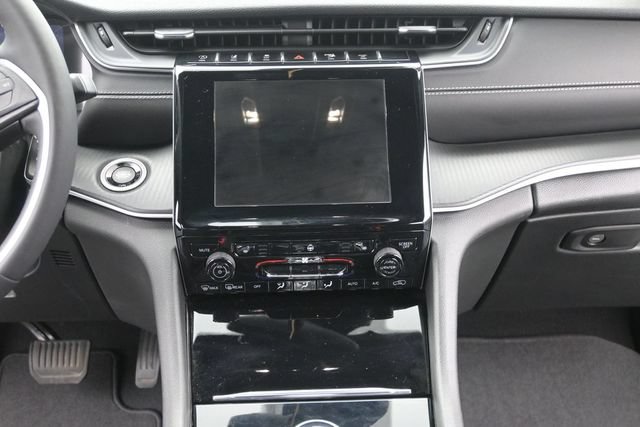 Used 2023 Jeep Grand Cherokee Altitude AWD/4WD image 24