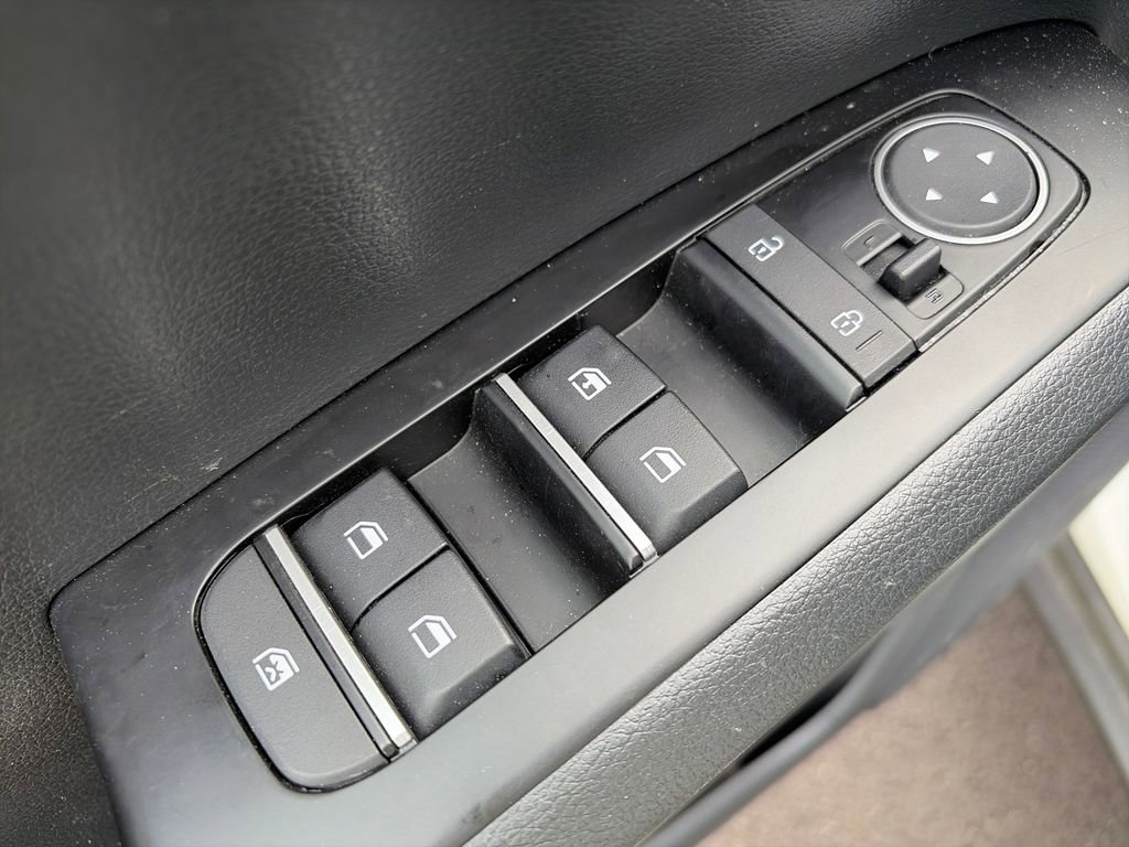 Used 2025 Kia Soul LX FWD image 16