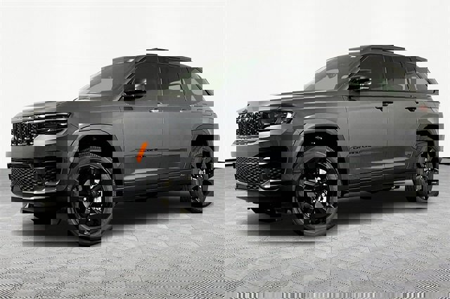 New 2025 Jeep Grand Cherokee Laredo image 1