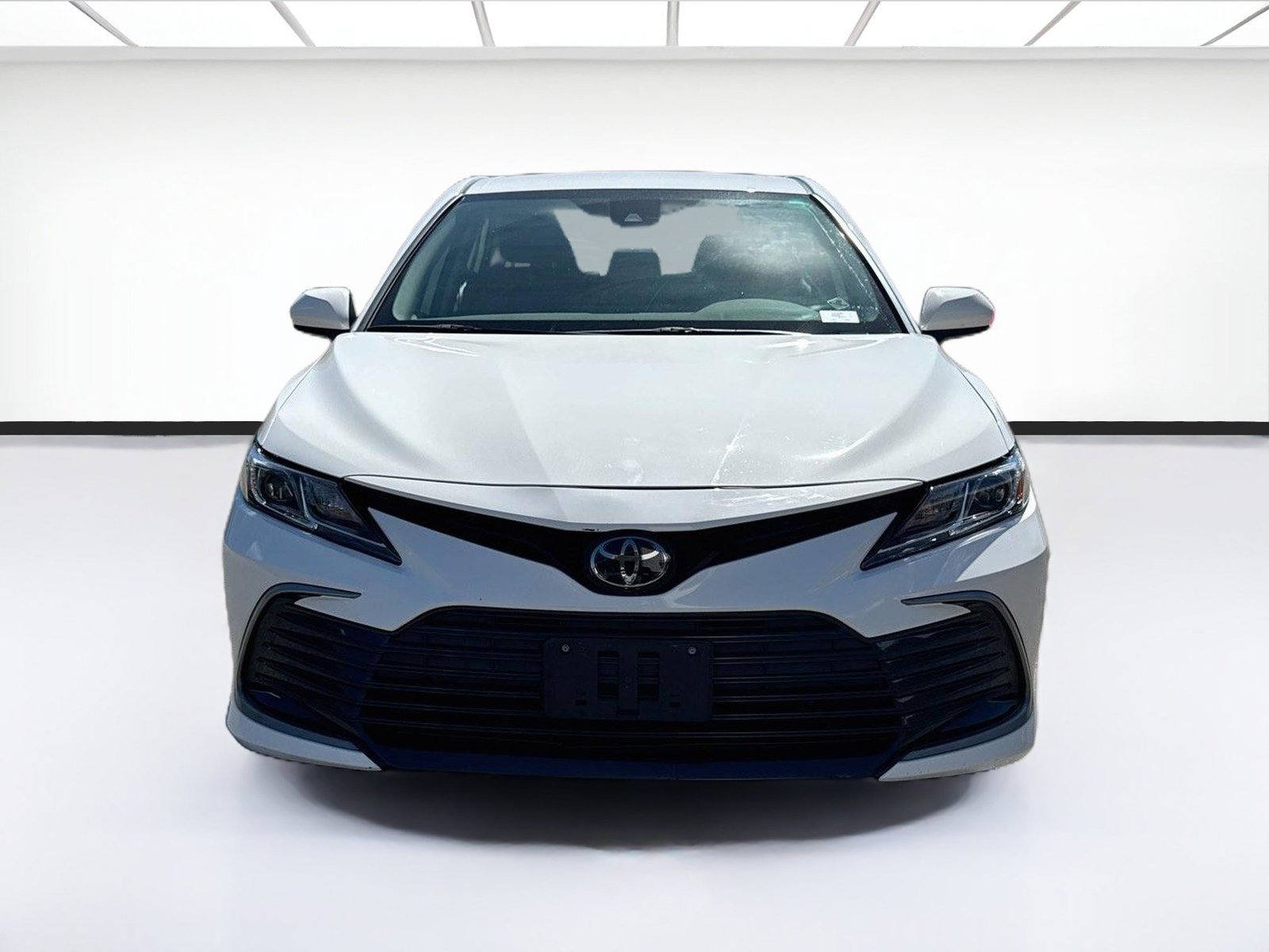 Used 2022 Toyota Camry LE AWD/4WD image 2