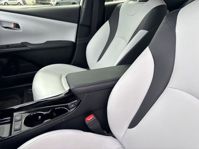 Used 2022 Toyota Prius XLE image 16