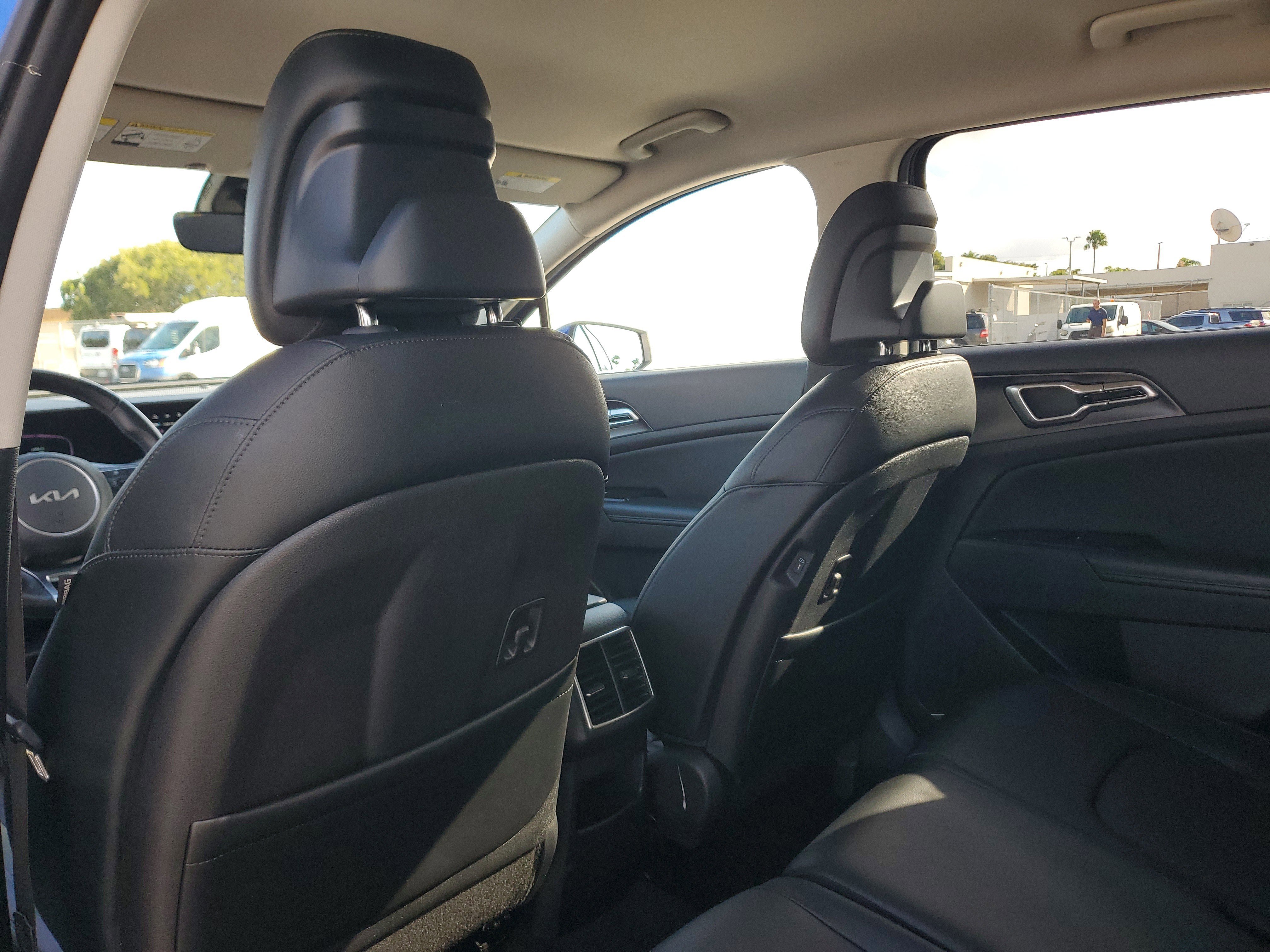 Used 2023 Kia Sportage EX image 14