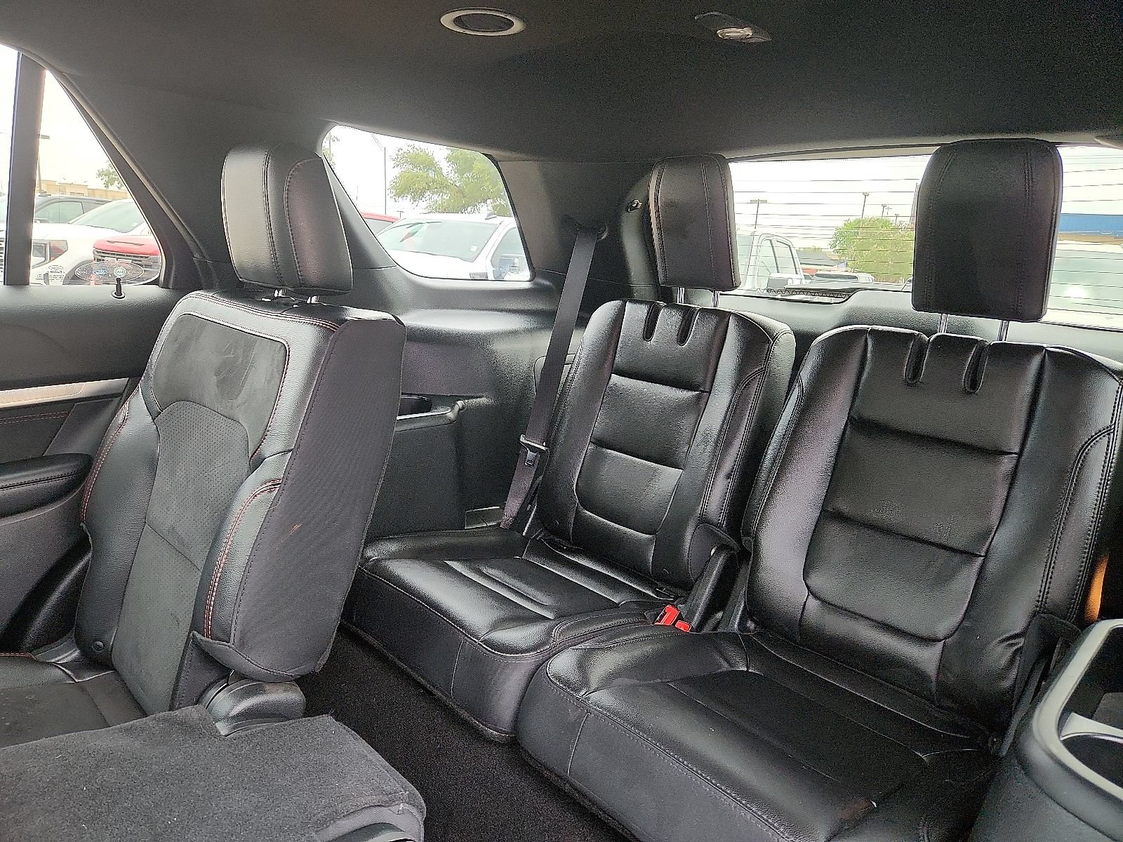Used 2018 Ford Explorer XLT w/ Equipment Group 202A FWD image 10