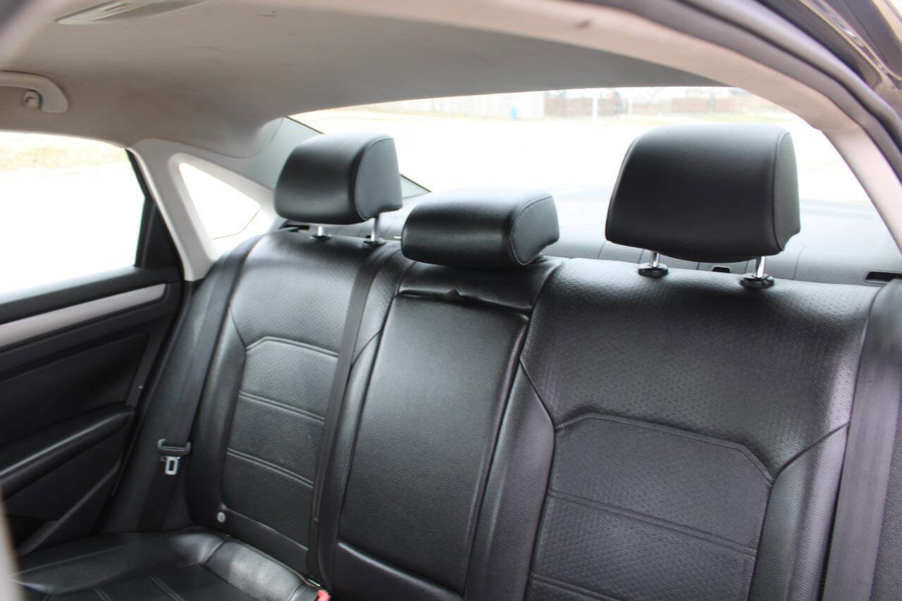 Used 2014 Volkswagen Passat 2.5 S image 17