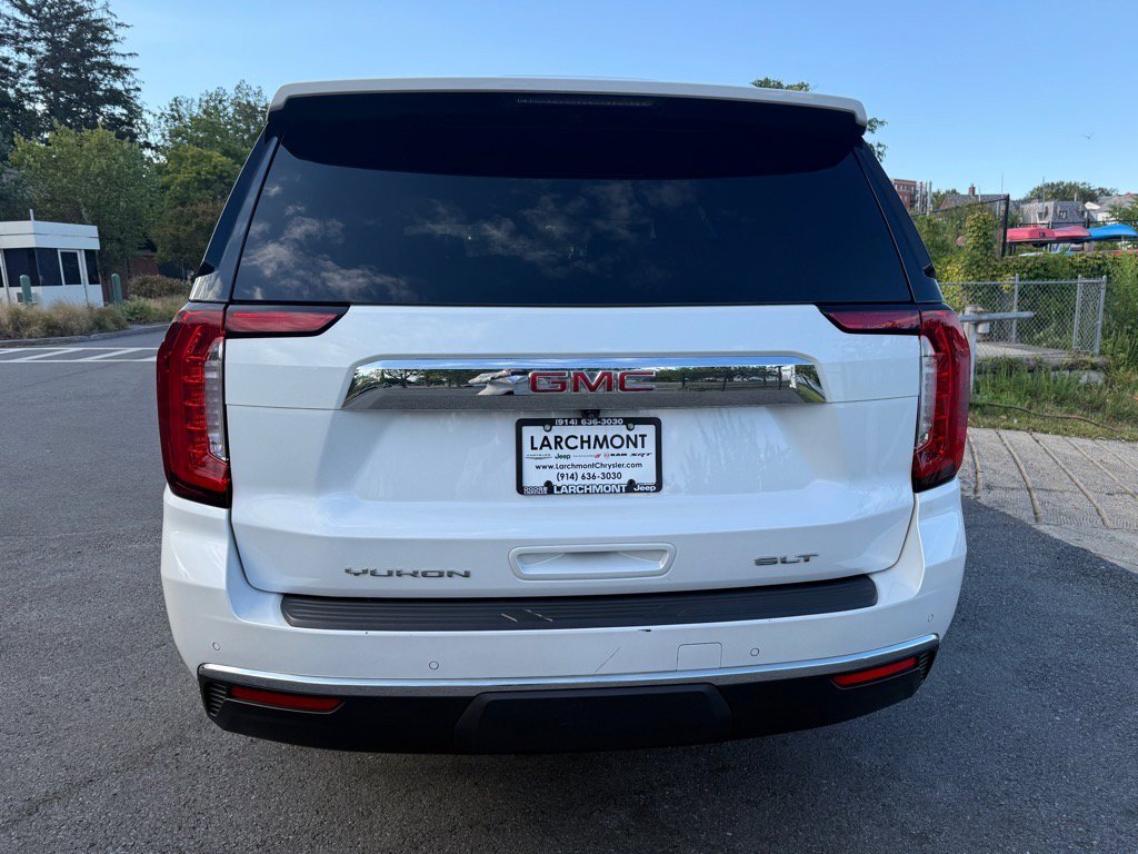 Used 2024 GMC Yukon SLT w/ SLT Luxury Package image 4