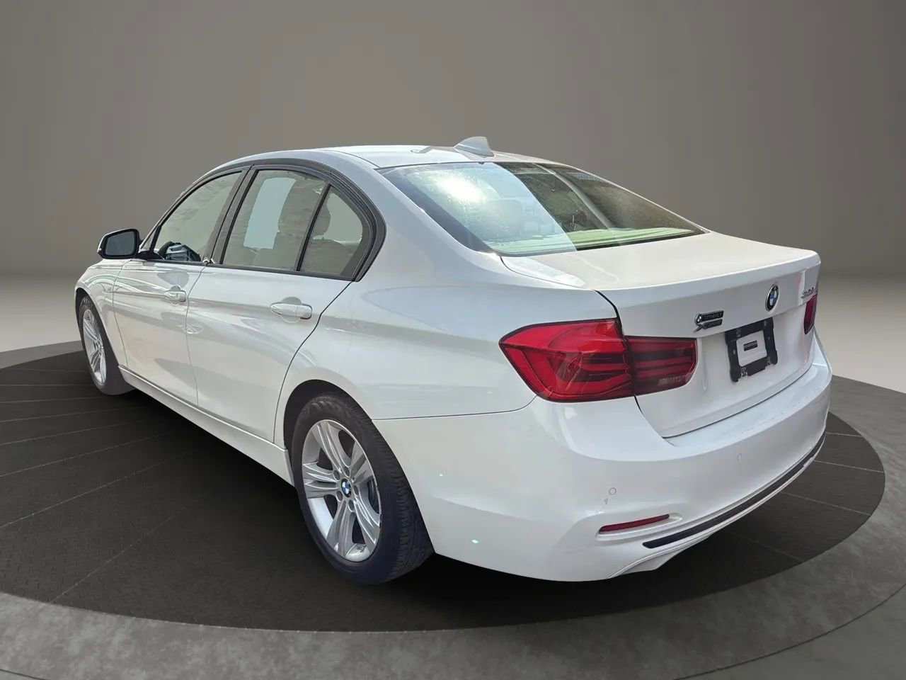 Used 2016 BMW 328i xDrive Sedan AWD/4WD image 7