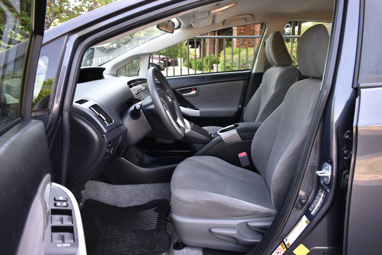Used 2013 Toyota Prius Three image 7