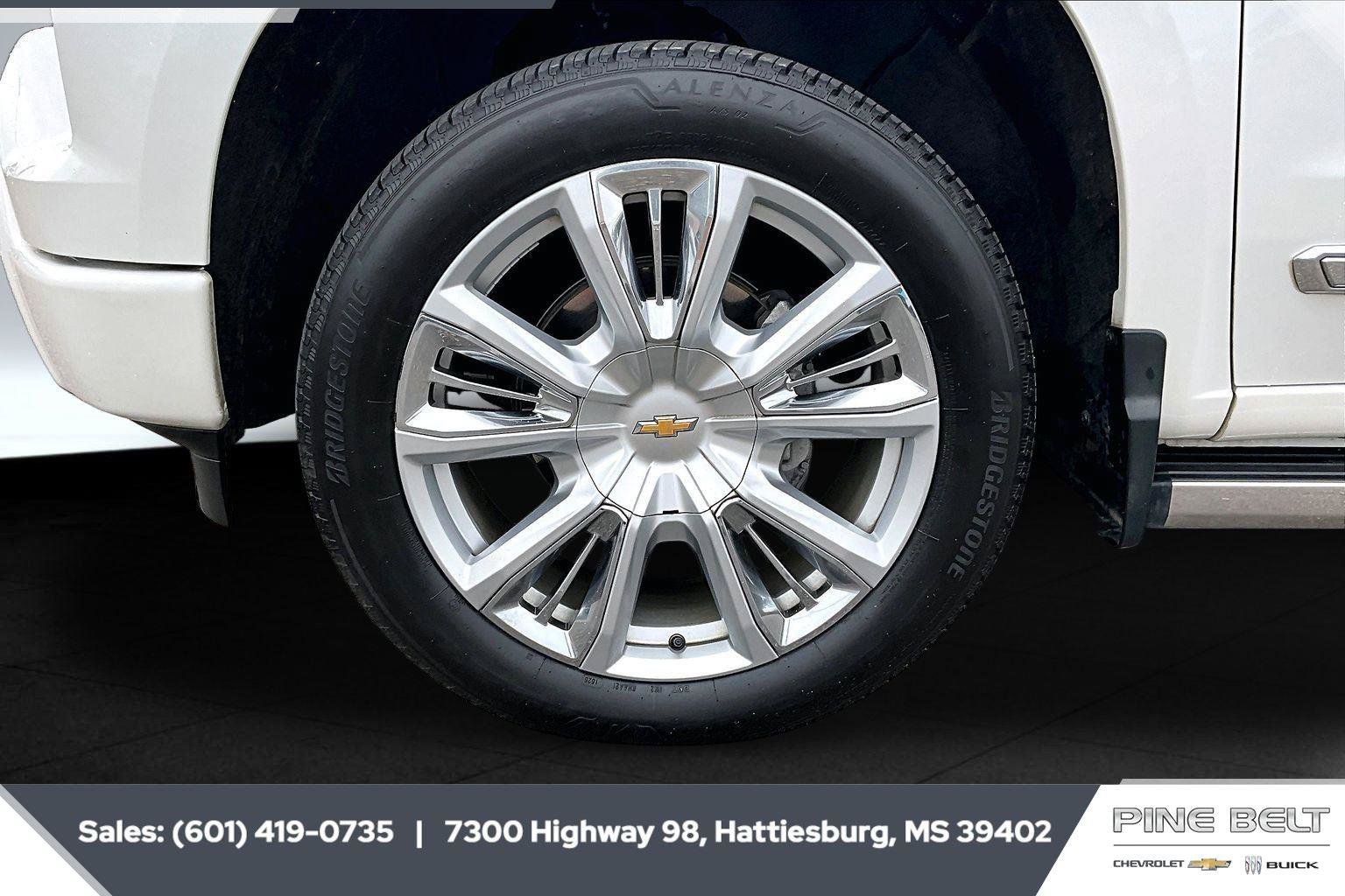 Used 2024 Chevrolet Silverado 1500 High Country w/ Technology Package AWD/4WD image 8