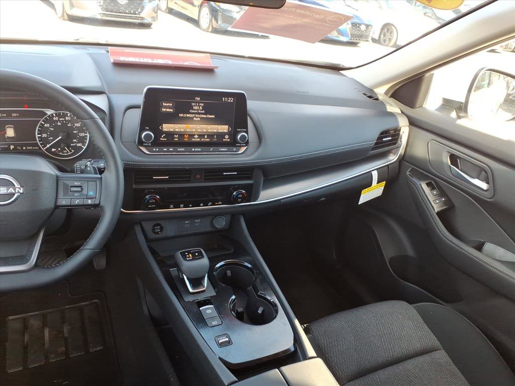 Certified 2025 Nissan Rogue SV image 7