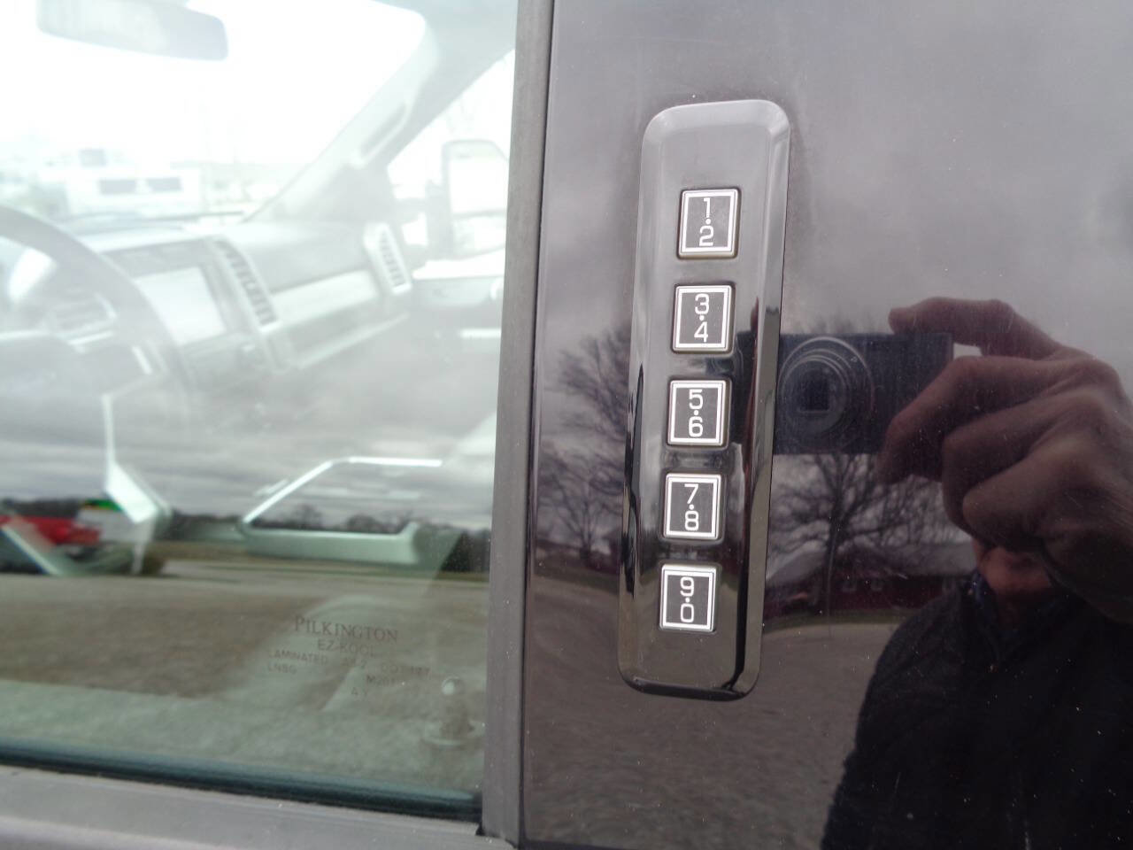 Used 2017 Ford F250 Lariat w/ Chrome Package image 18