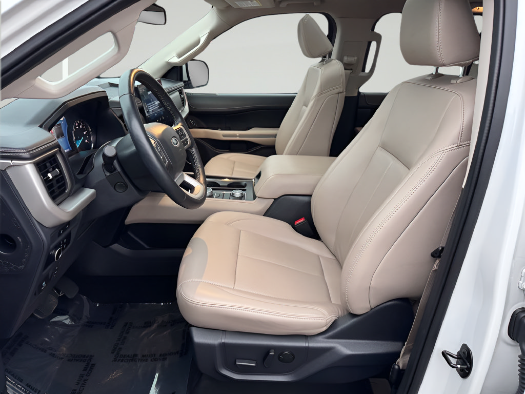 Used 2024 Ford Expedition XLT AWD/4WD image 12