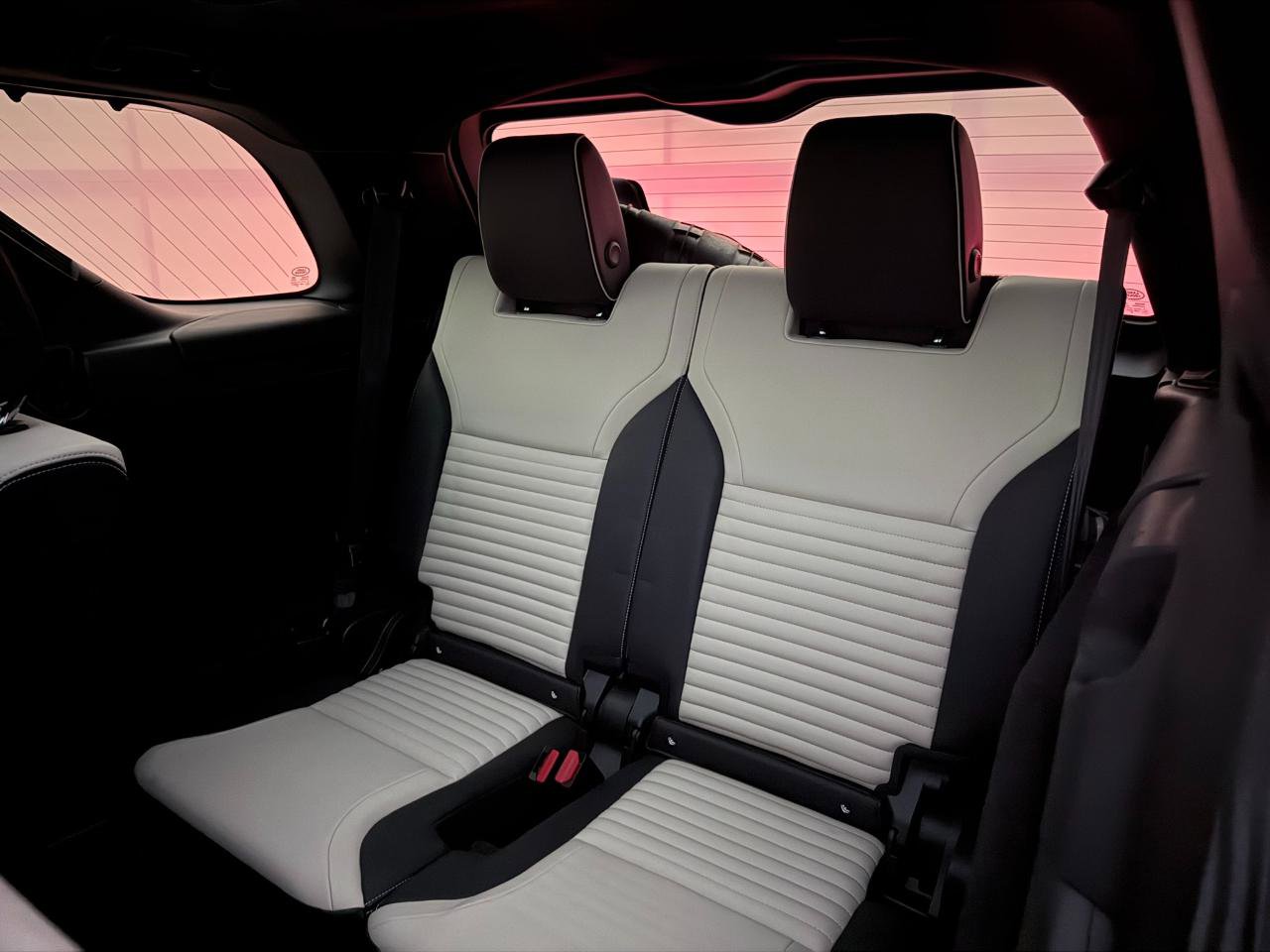 Used 2022 Land Rover Discovery HSE R-Dynamic image 25