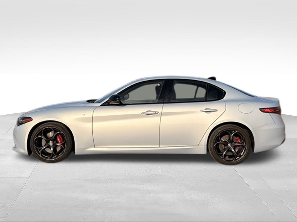 Used 2024 Alfa Romeo Giulia Ti w/ Performance Driving Package RWD image 10