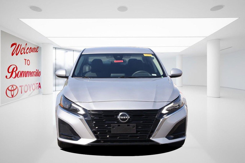 Used 2023 Nissan Altima 2.5 SV FWD image 4
