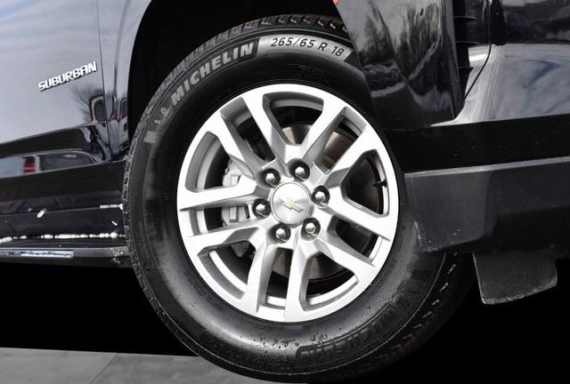 Used 2024 Chevrolet Suburban LT AWD/4WD image 3