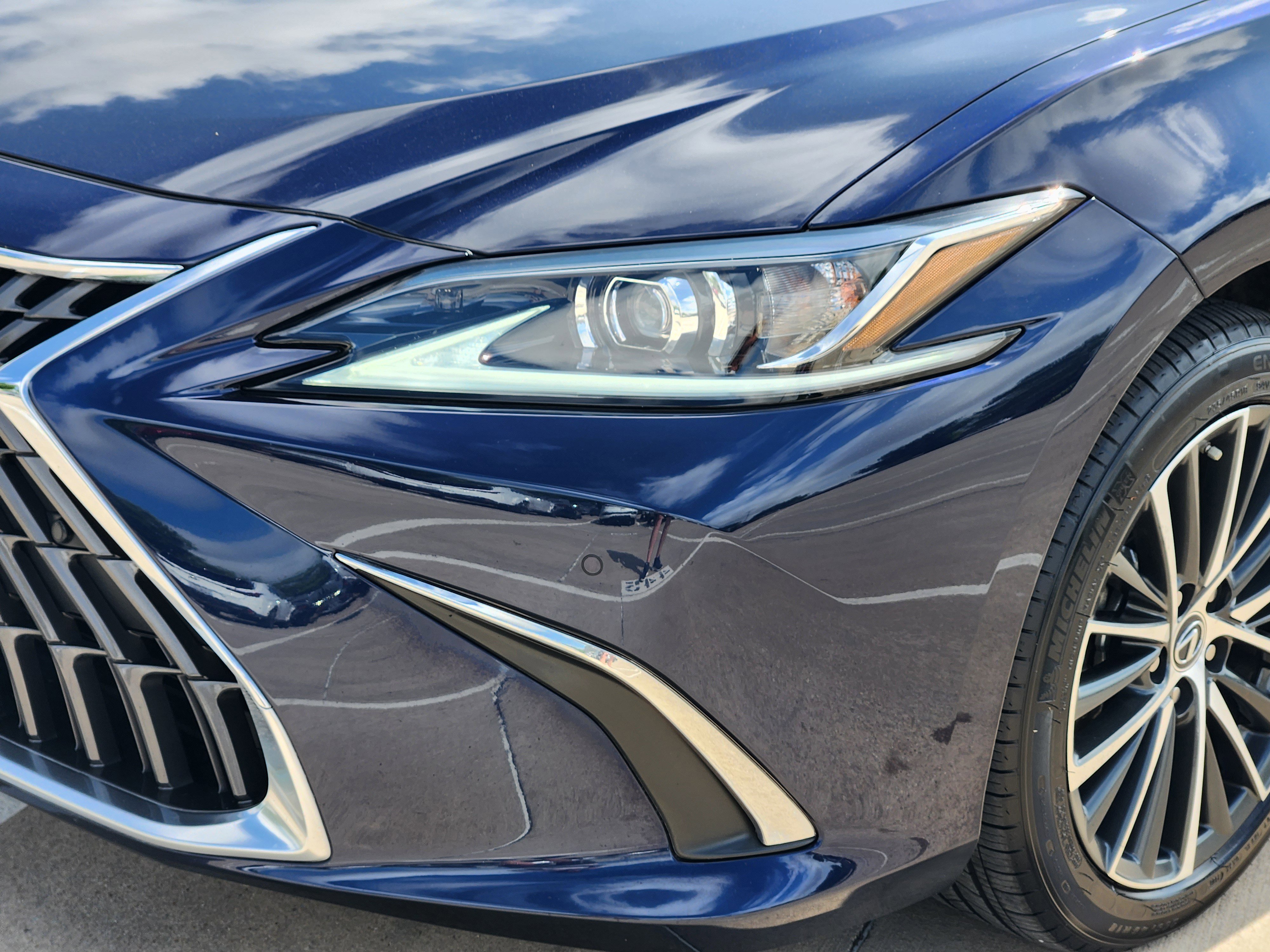 Used 2025 Lexus ES 300h w/ Premium Package image 6