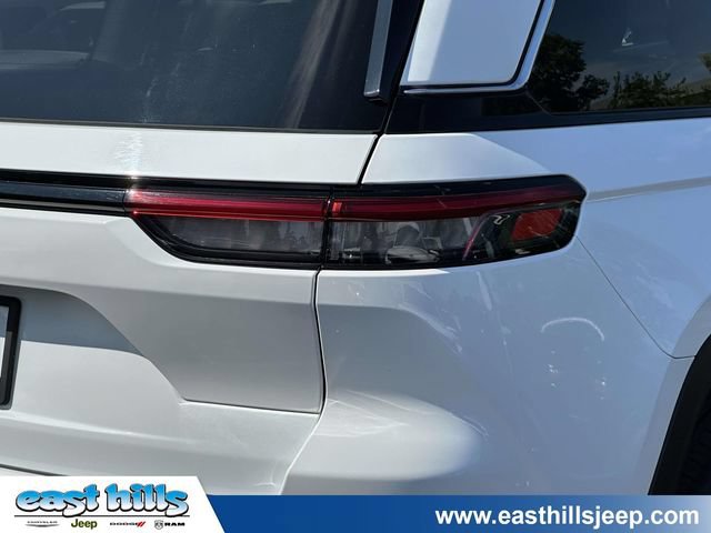 Used 2023 Jeep Grand Cherokee 4WD 4xe image 11