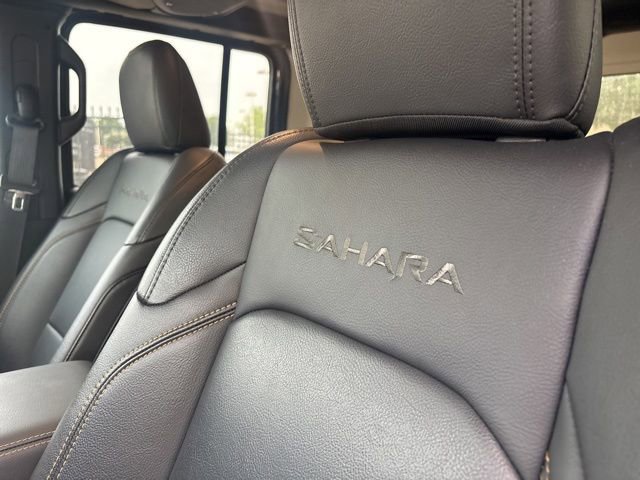 Used 2024 Jeep Wrangler Unlimited Sahara AWD/4WD image 9
