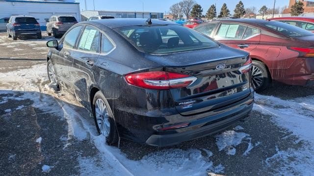 Used 2019 Ford Fusion SE FWD image 4
