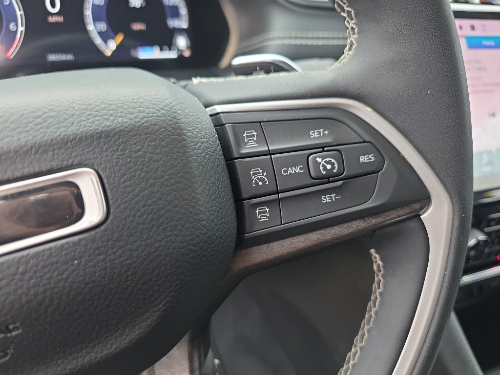 Used 2023 Jeep Grand Cherokee Limited image 21