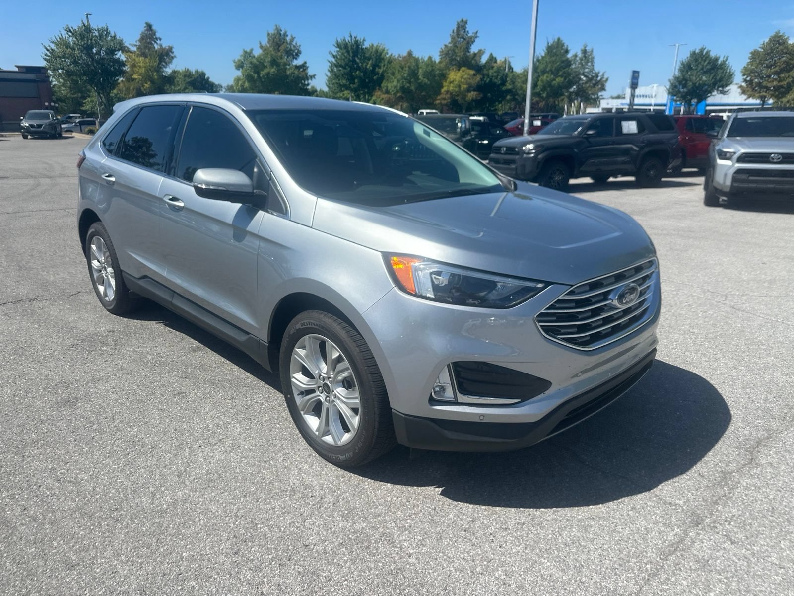 Used 2023 Ford Edge Titanium AWD/4WD image 3
