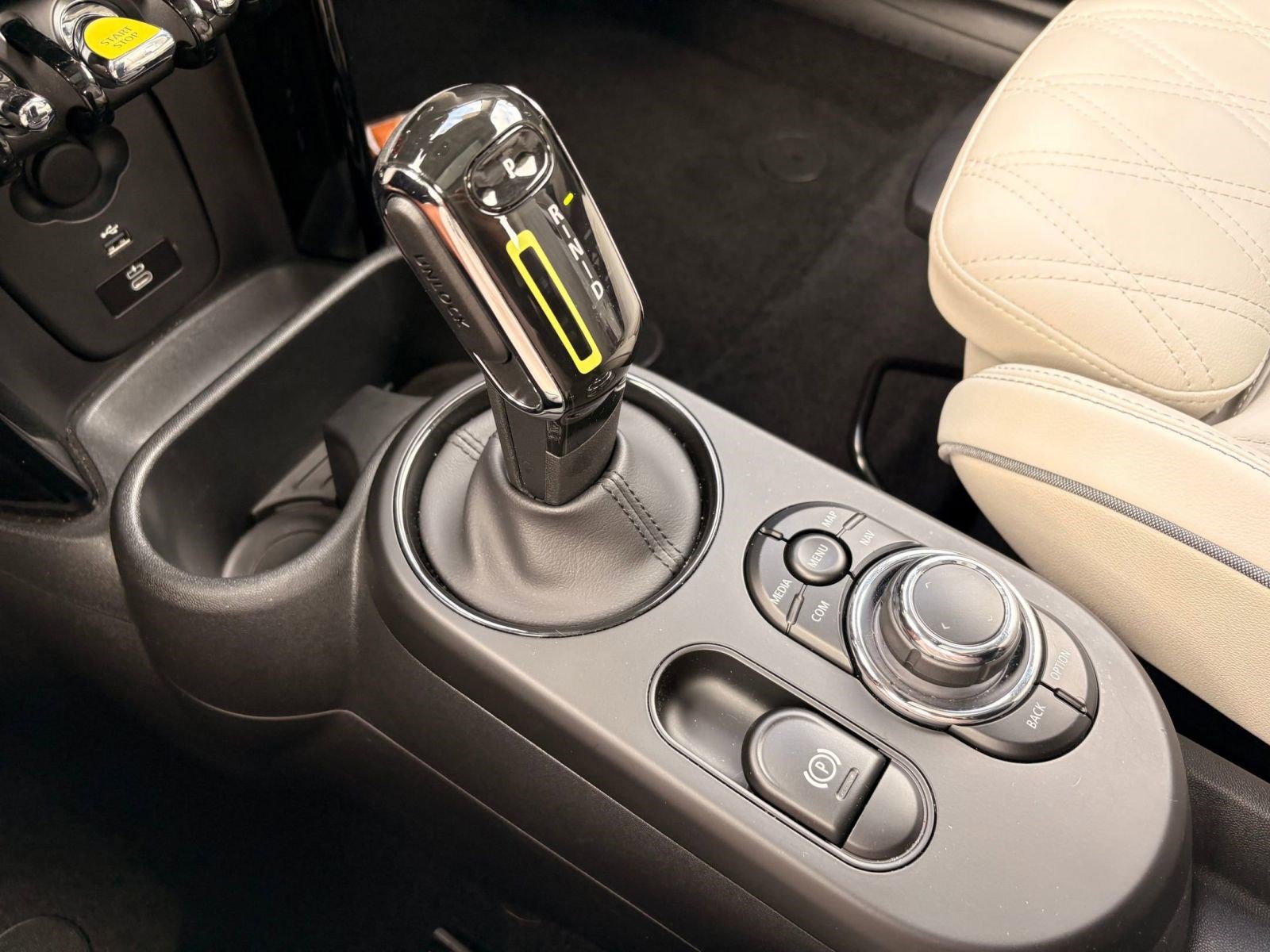 Used 2024 MINI Cooper SE image 17