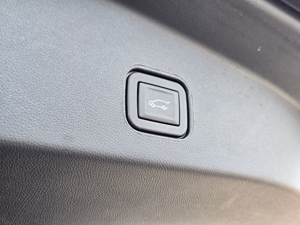 Certified 2025 Cadillac Lyriq Luxury w/ LPO, Floor Liner Package image 33