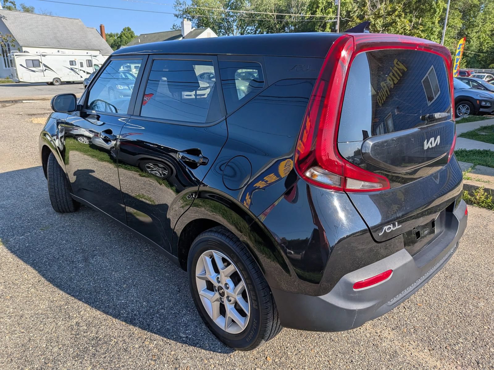 Used 2022 Kia Soul LX w/ Technology Package FWD image 4