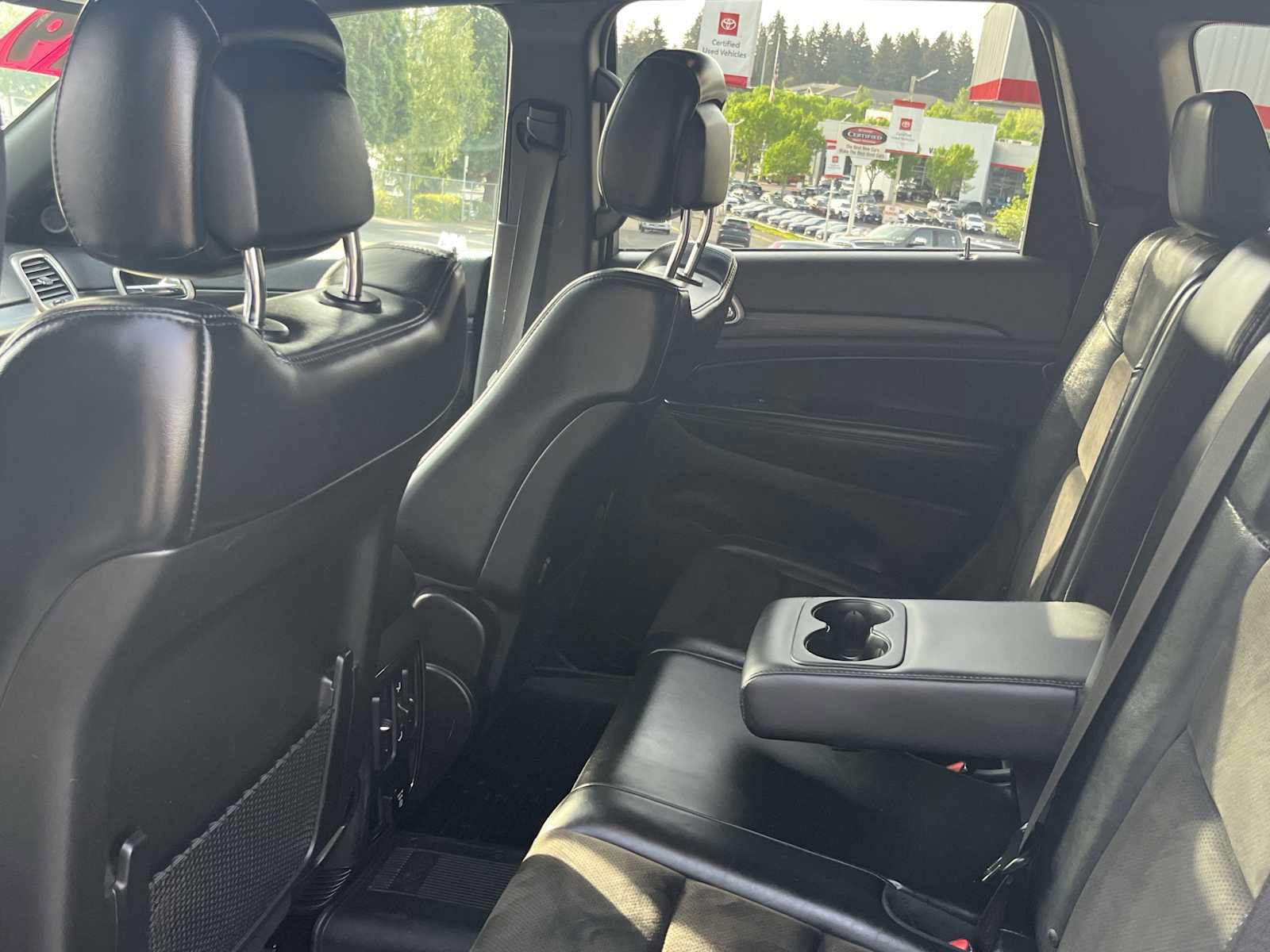 Used 2019 Jeep Grand Cherokee Altitude AWD/4WD image 12