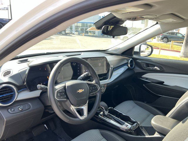 Used 2025 Chevrolet Trax LT w/ Driver Confidence Package image 10