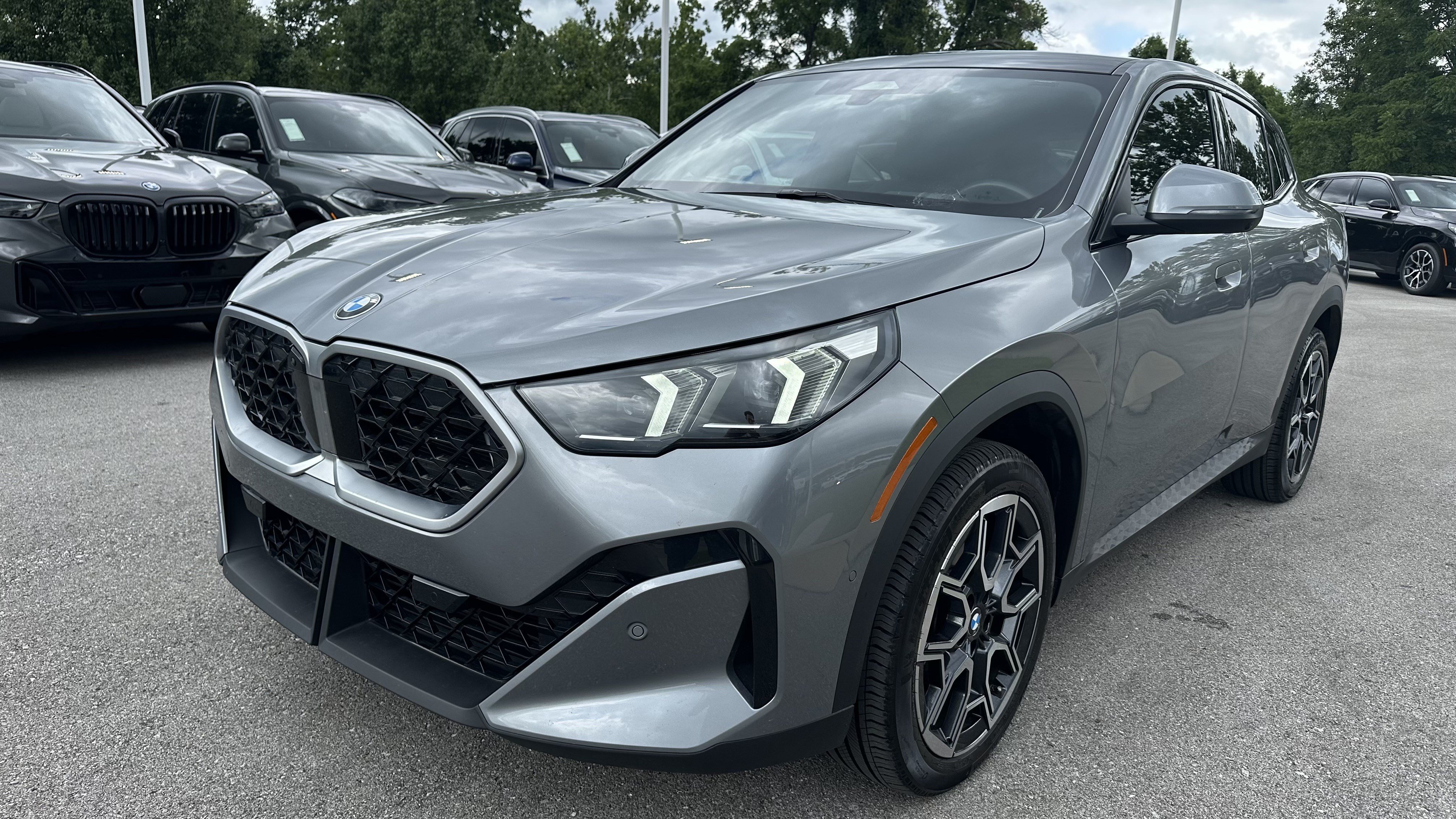 Certified 2025 BMW X2 xDrive28i w/ Technology Package AWD/4WD image 5