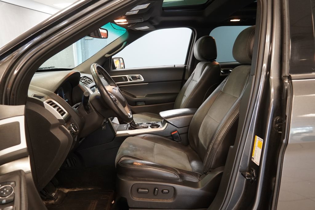 Used 2015 Ford Explorer XLT w/ Equipment Group 202A FWD image 6