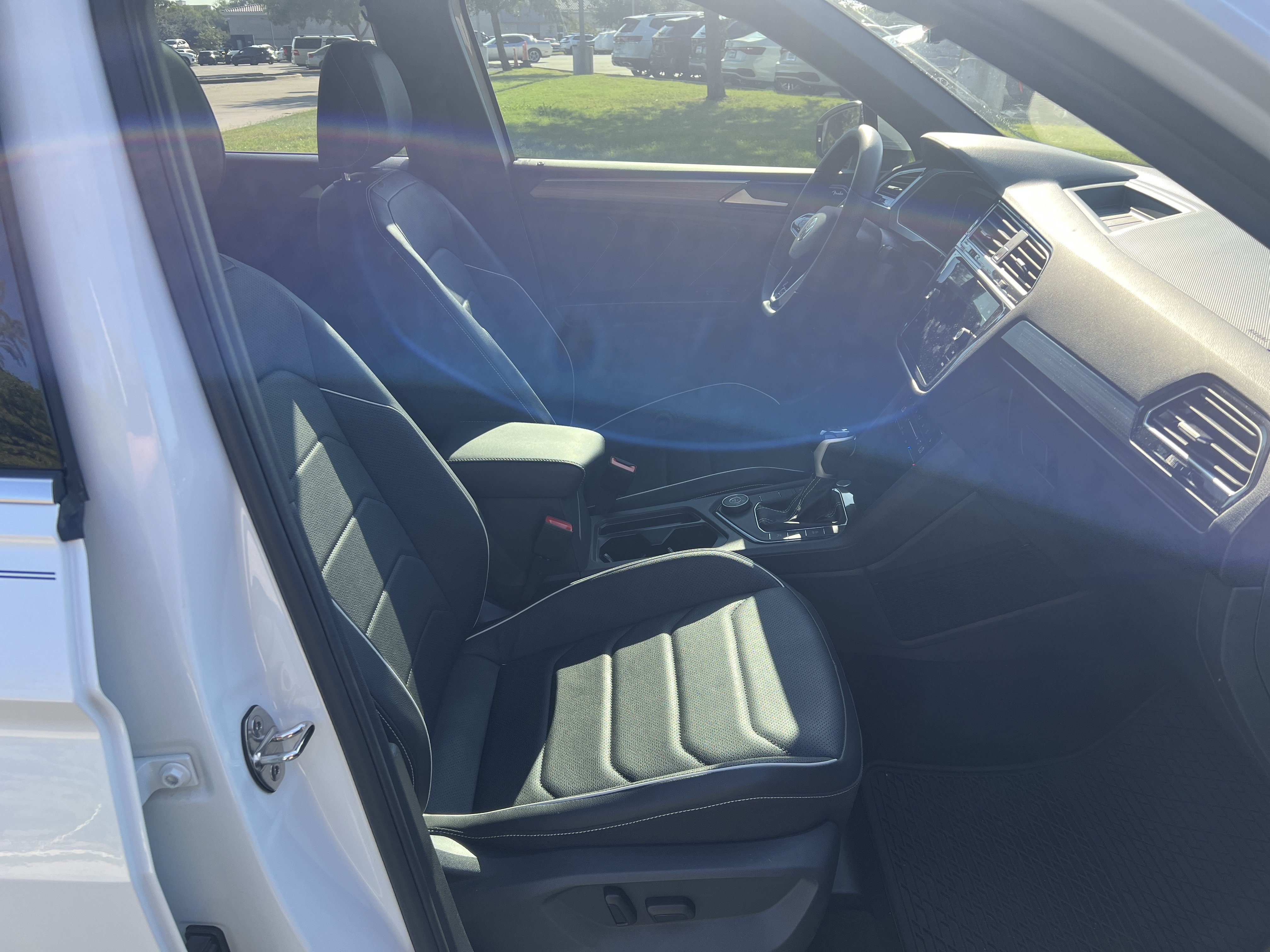 Used 2024 Volkswagen Tiguan SEL R-Line AWD/4WD image 28